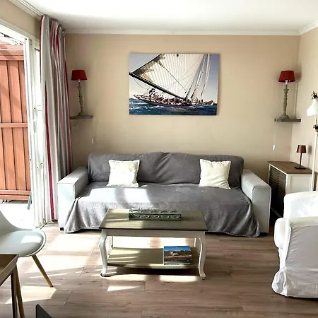 Agay Seaview: 2-bedroom With Shared Pool Apartment *